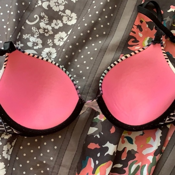 PINK Wear everywhere T-shirt lightly lined bra - Picture 2 of 3